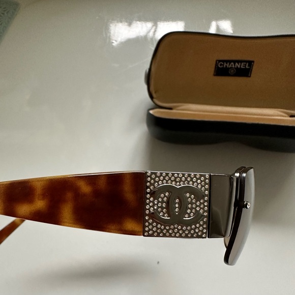 Authentic Chanel Tortoise Sunglasses with Rhinestone 4117-B C.275/13 62.16 125 - Picture 4 of 16